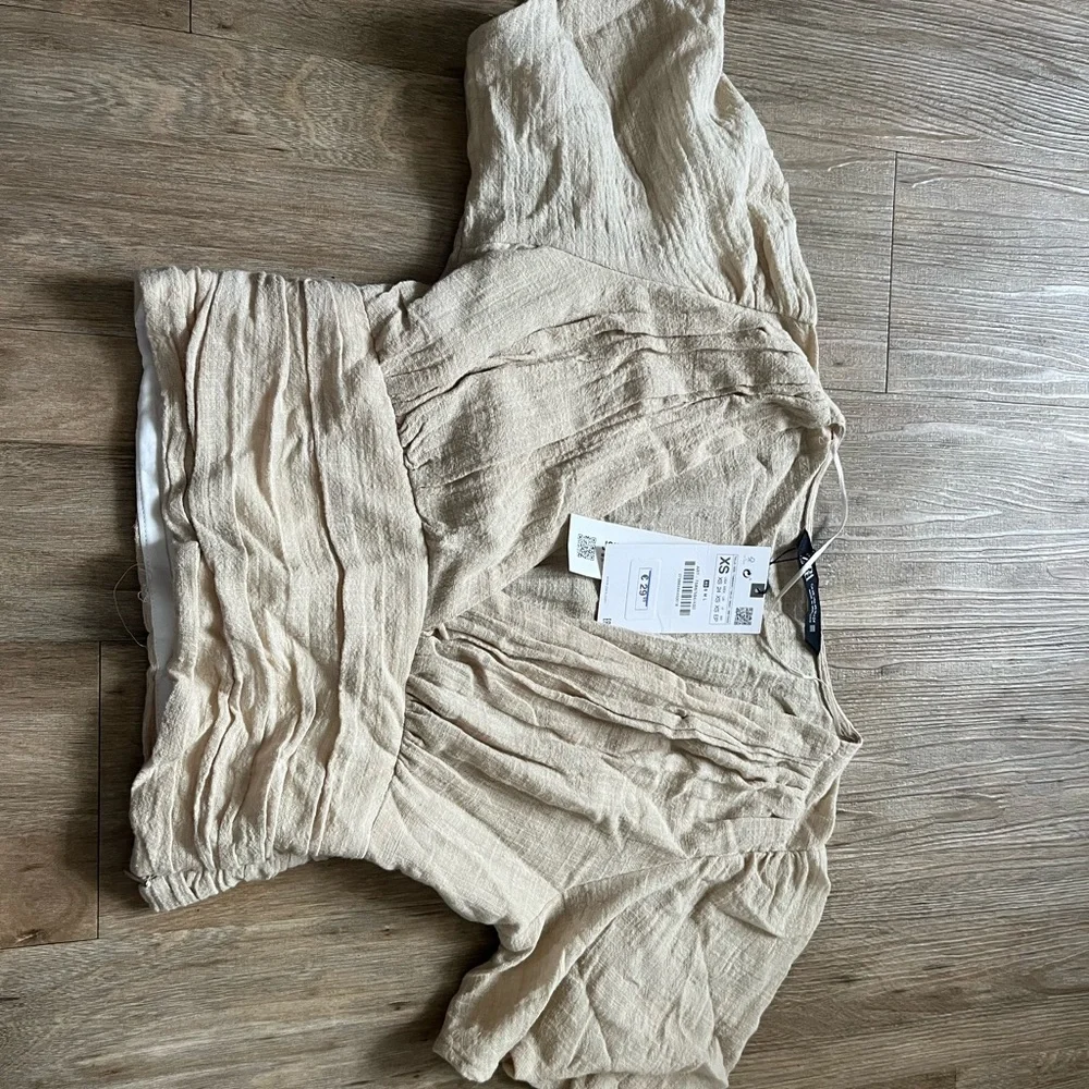 Tan linen Zara top from Italy - Picture 3 of 4